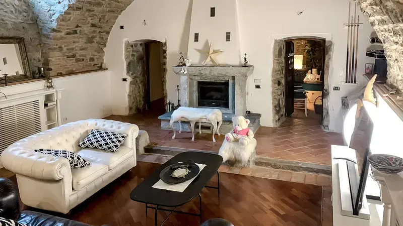 Open-Plan Living & Dining Area - Heritage residence